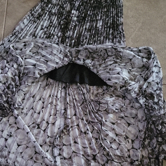 Black and White Strapless Dress - Picture 12 of 13